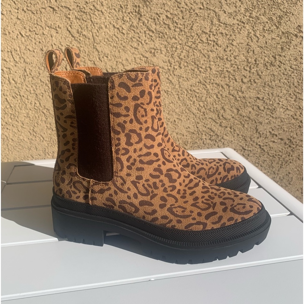 Lucky Brand lug sole animal print cheetah suede Chelsea boots size 6.5M